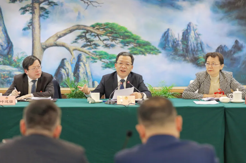 丁纯在参加市政协委员分组讨论时强调 坚定发展信心 坚持真抓实干 为加快推动黄山高质量发展贡献智慧力量